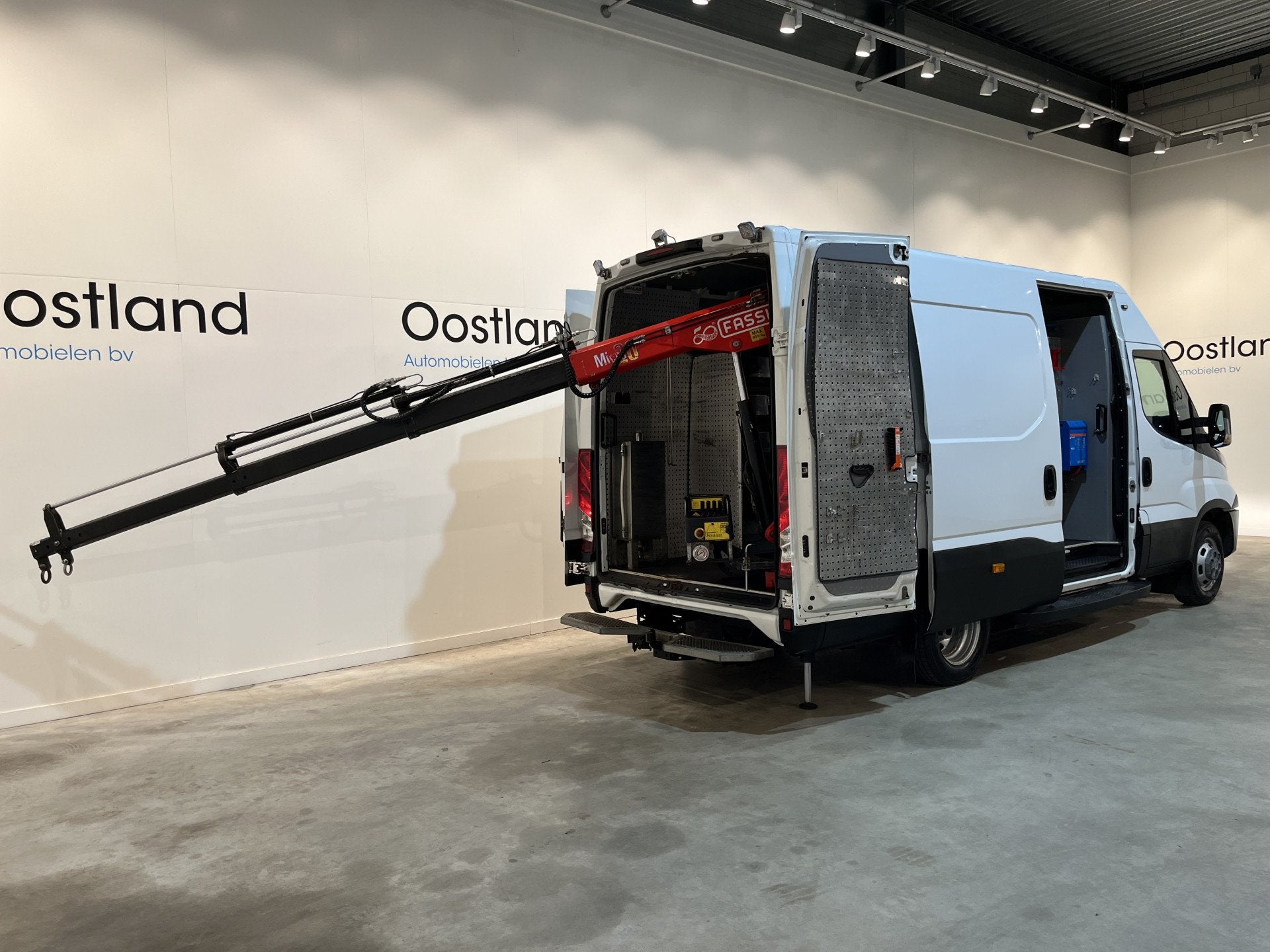 Iveco DAILY, 50C18 L3H3 180 PK Automaat Servicebus / Sortimo, Auto's, Vrachtwagens, Automaat, Stof, Iveco, 179 pk