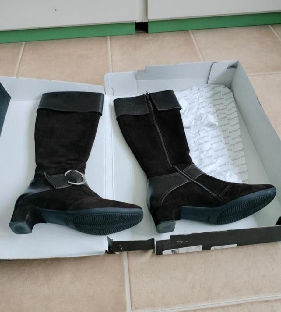 Footnotes suède laarzen mt 40.5 - z.g.a.n., Kleding | Dames, Schoenen, Hoge laarzen, Bruin, Ophalen of Verzenden, Zo goed als nieuw