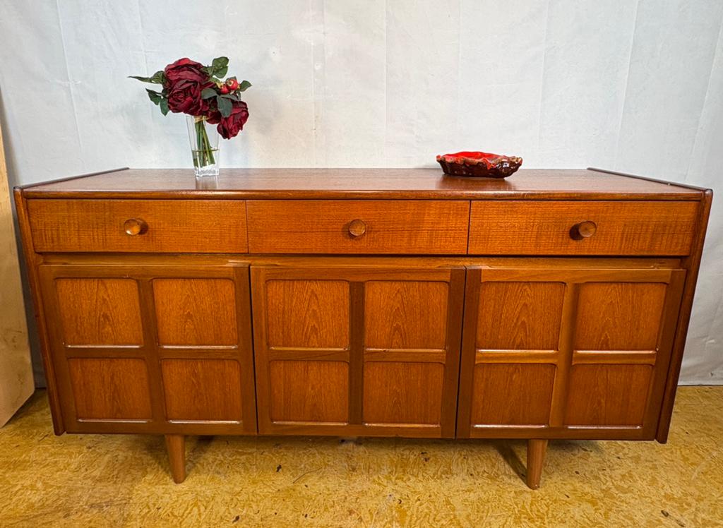 Gratis bezorging! Mid-century retro teak dressoir Nathan1960, Gebruikt, 150 tot 200 cm, Teakhout, Mid century vintage retro teak dressoir Nathan 1960 Deens Design