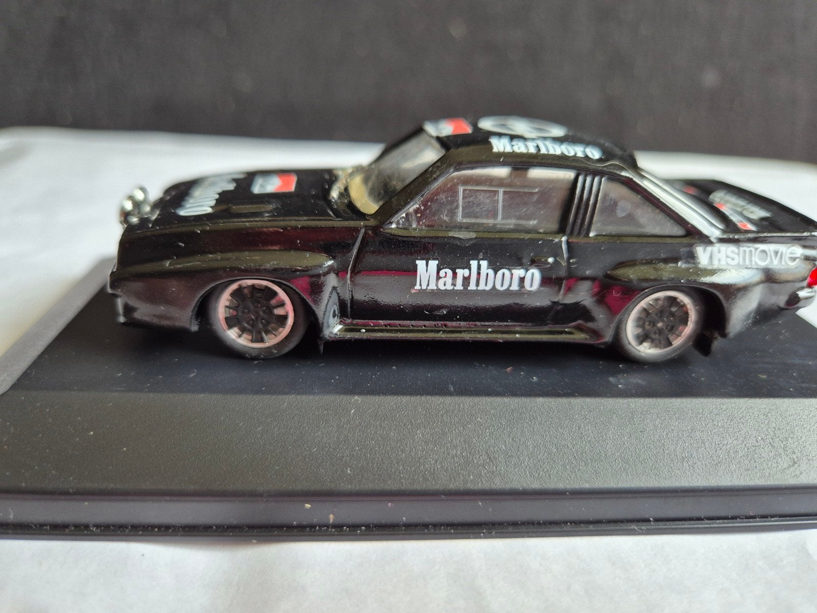 Uniek Opel Manta B 400 Rally Marlboro model 1/43, Ophalen of Verzenden, Gebruikt, Auto, Overige merken