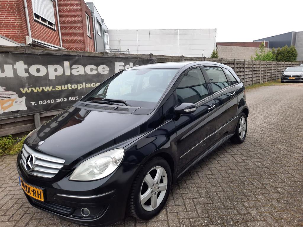 Mercedes-Benz B-klasse 200 ECC ZWART METALLIC, Voorwielaandrijving, Gebruikt, Zwart, 4 cilinders