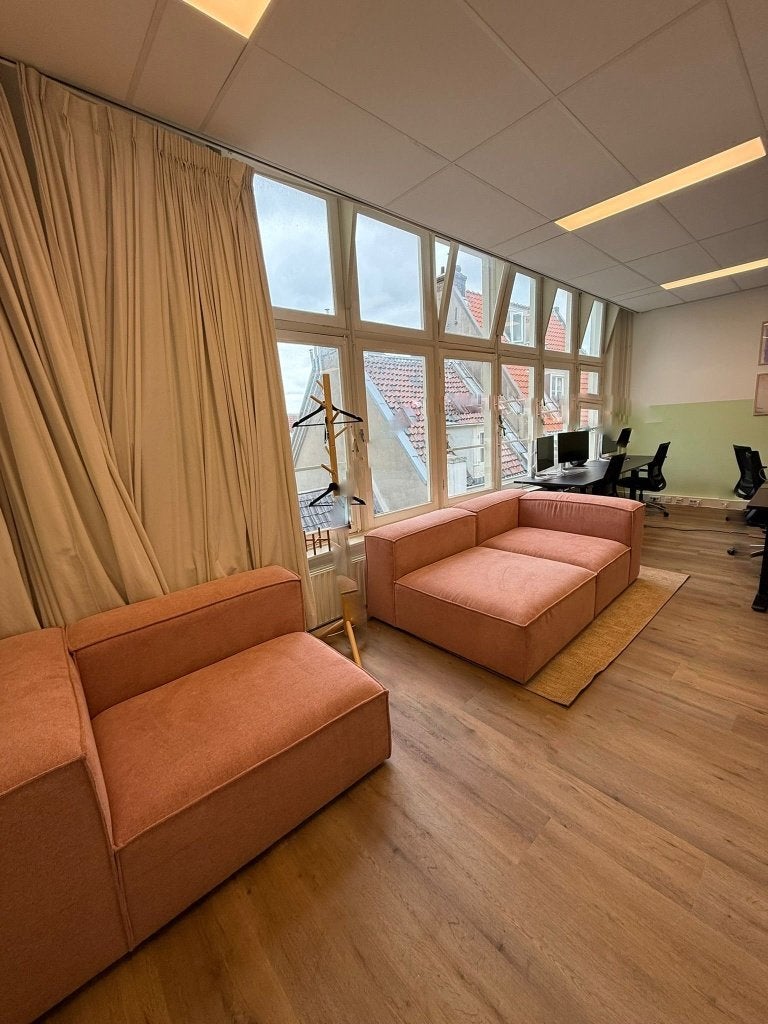 Prachtige hoekbank NOUS Living, Huis en Inrichting, Banken | Bankstellen, Ophalen, 250 tot 300 cm, 125 tot 150 cm, Hoekbank