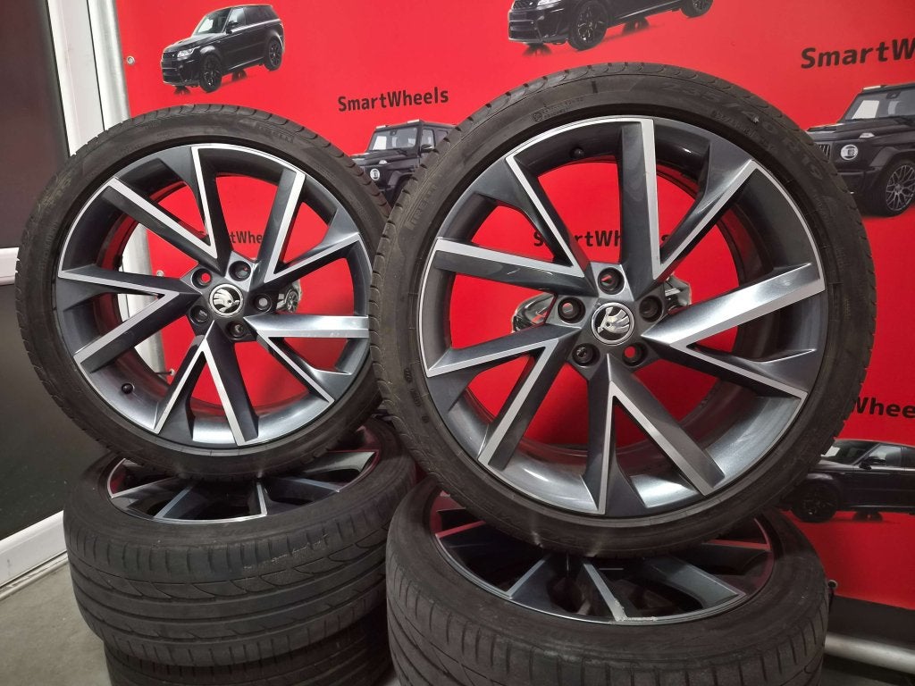 19 inch ORIGINEEL SKODA SUPERB OCTAVIA VELGEN VEGA EN BANDEN, Banden en Velgen, Niet ingevuld, Ophalen of Verzenden, 235 mm