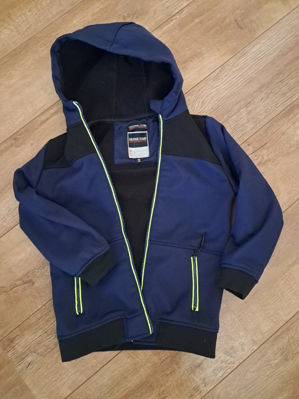 Jongens zomerjas Orange Stars (als nieuw), Kinderen en Baby's, Kinderkleding | Maat 140, Ophalen of Verzenden, Zo goed als nieuw