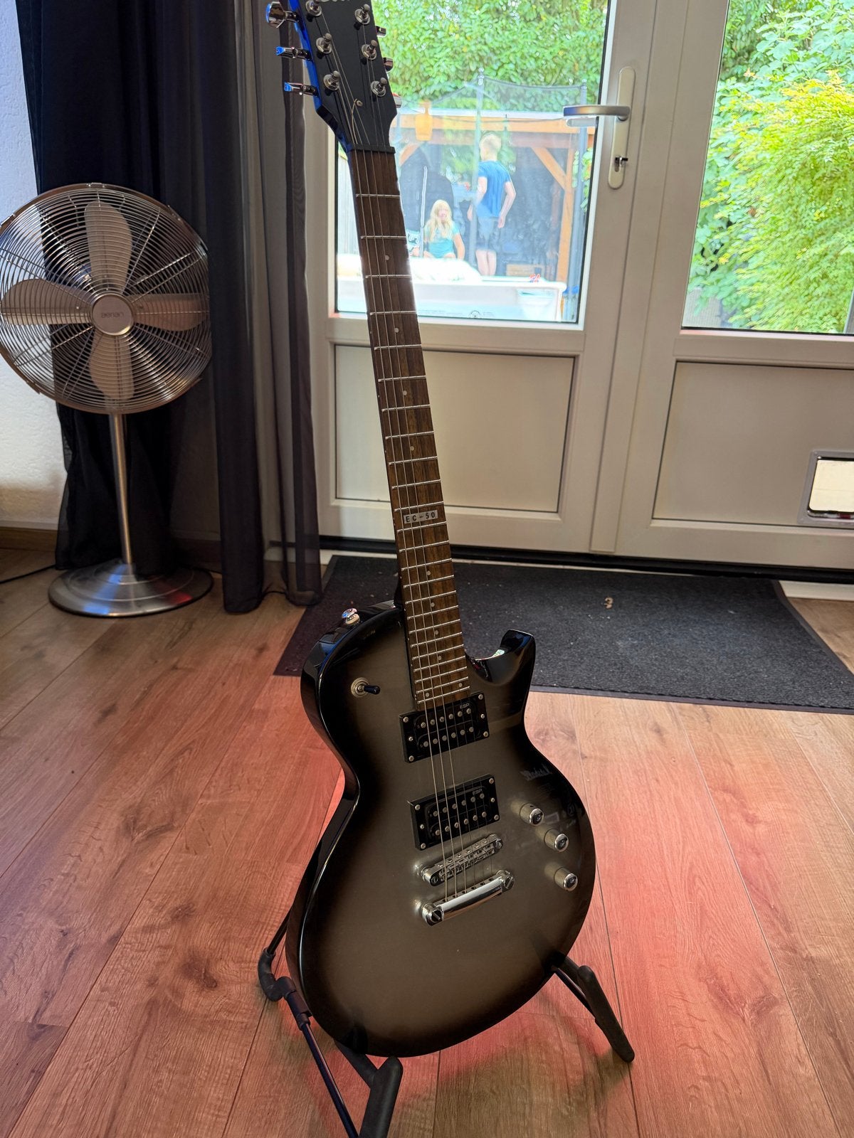 ESP EC-50 Elektrische Gitaar inclusief standaard, Ophalen, Gebruikt, Solid body, Overige merken