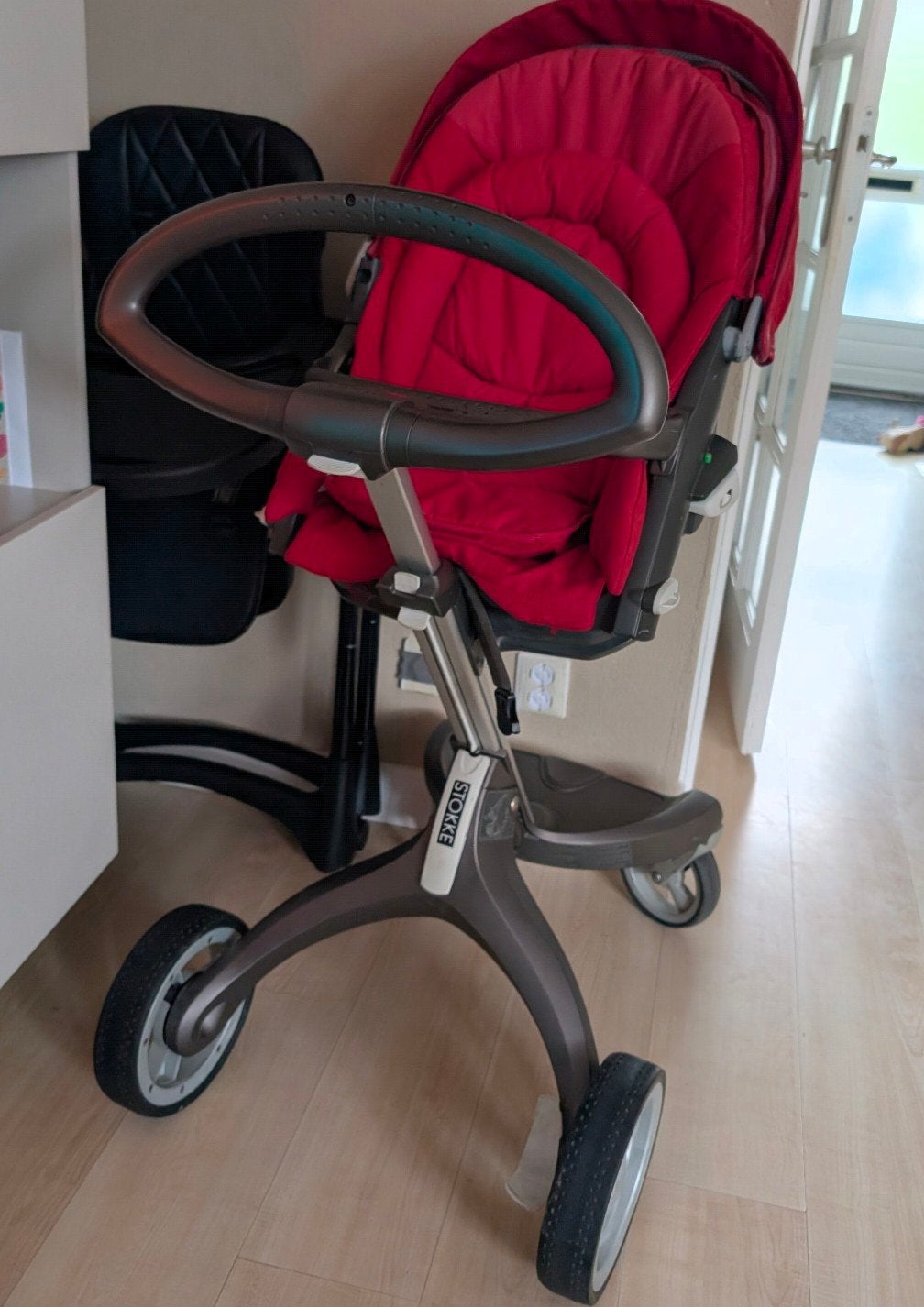 Stokke Xplory kinderwagen donkerrood met reiswieg, Kinderen en Baby's, Zo goed als nieuw, Combiwagen, Met reiswieg, Ophalen