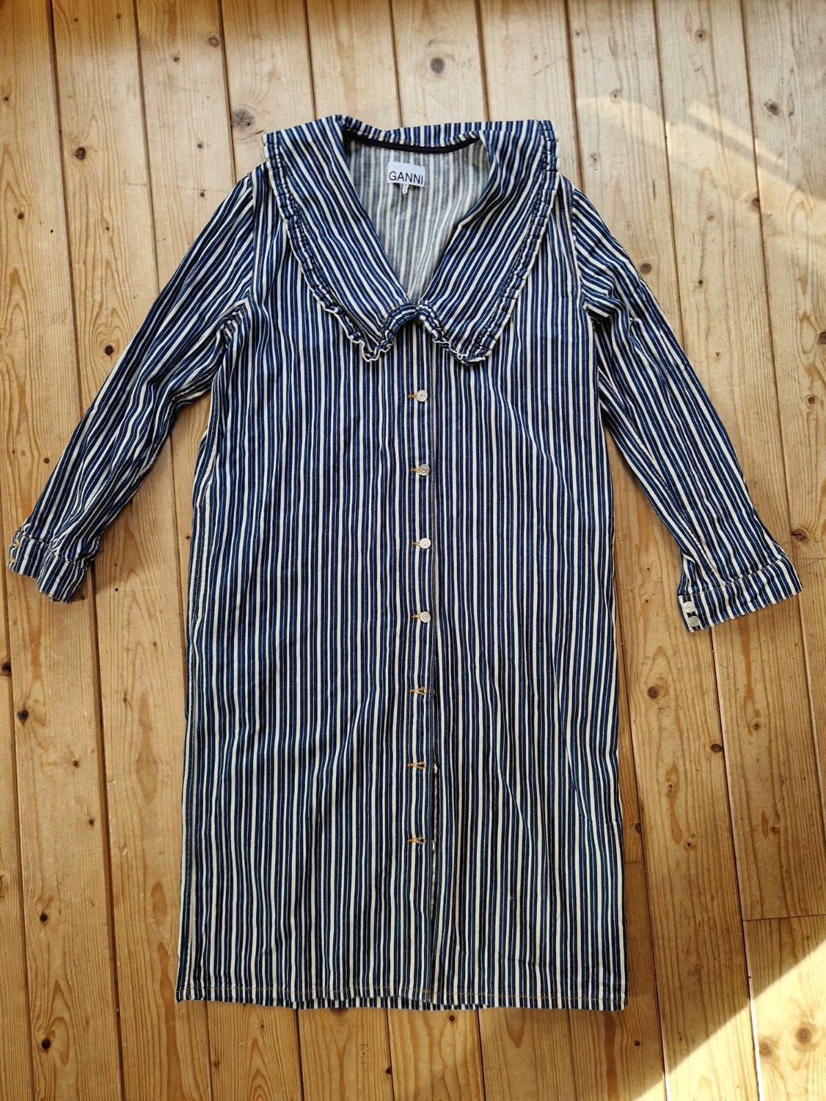 40 Ganni gestreepte spijkerjurk met statement kraag, Kleding | Dames, Jurken, Maat 38/40 (M), Blauw, Ganni, Ophalen of Verzenden