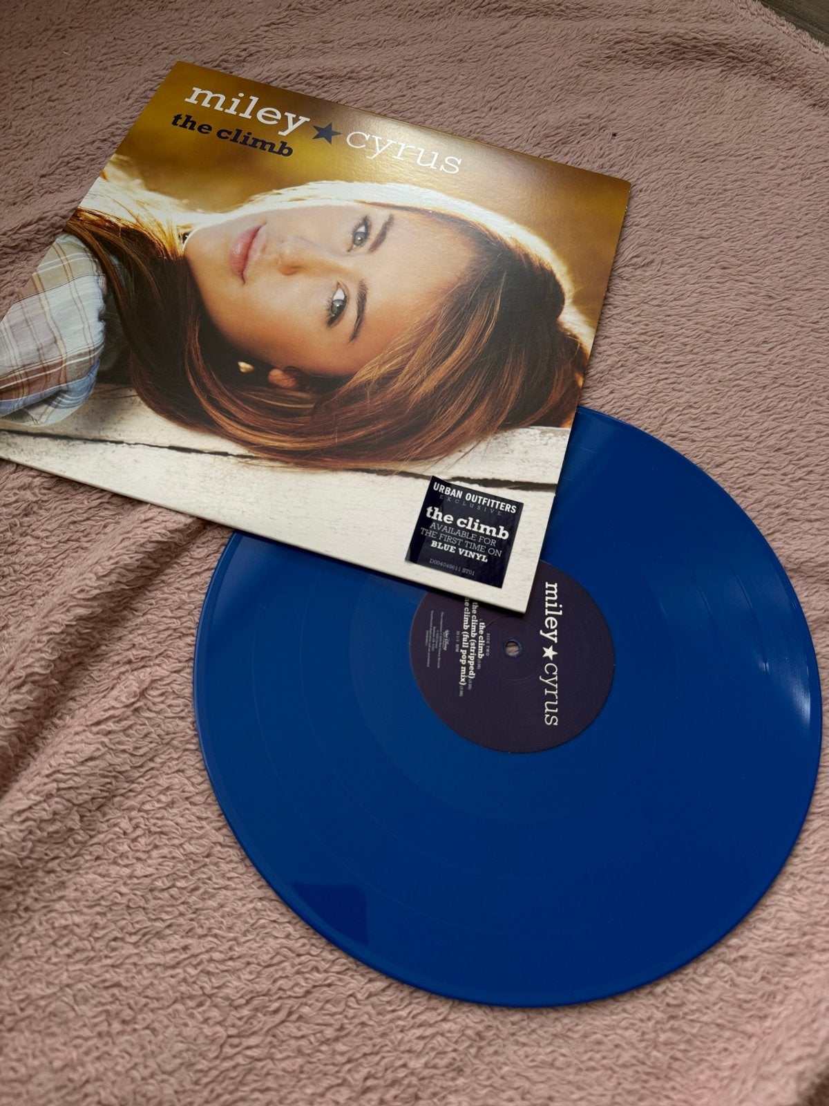 Miley Cyrus - The Climb (Blauw Vinyl met Hype Sticker), Cd's en Dvd's, Vinyl | Pop, Pop, Colored vinyl, Ophalen of Verzenden, Zo goed als nieuw