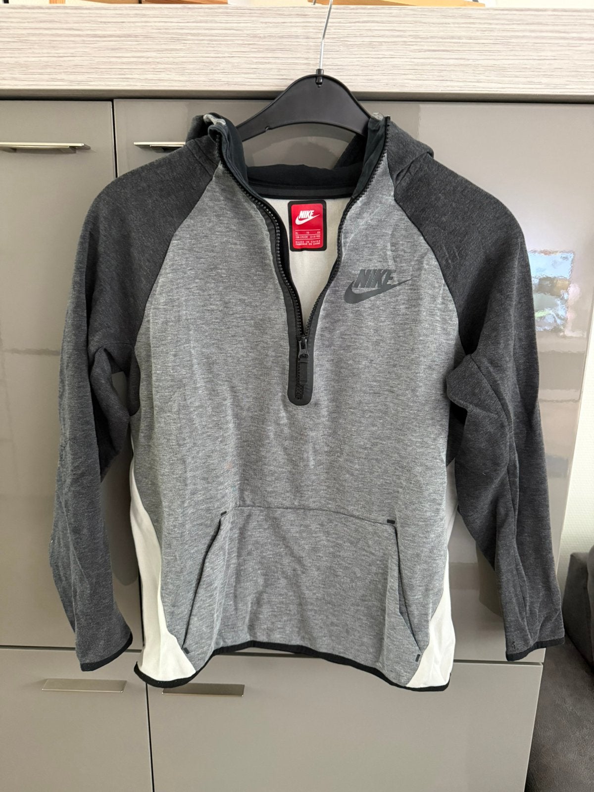 Nike maat 158, Ophalen of Verzenden, Zo goed als nieuw, Jongen, Trui of Vest