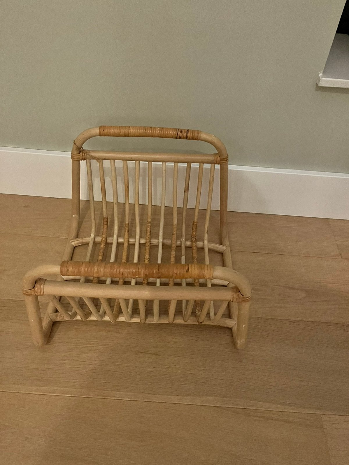 Lectuurbak ikea rotan buskbo, Ophalen, Lectuurbak, Bohemian, Zo goed als nieuw