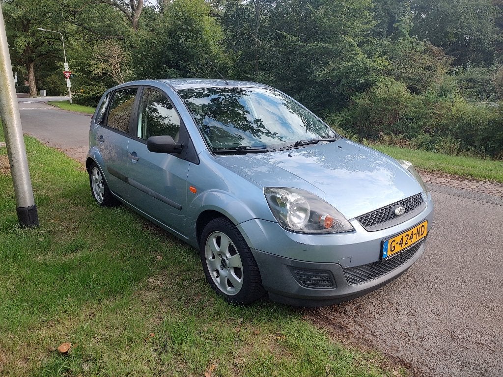 Ford Fiësta 1.3 8V 5DR 2006 Blauw, Auto's, 1299 cc, 40 €/maand, Airconditioning, 4 cilinders