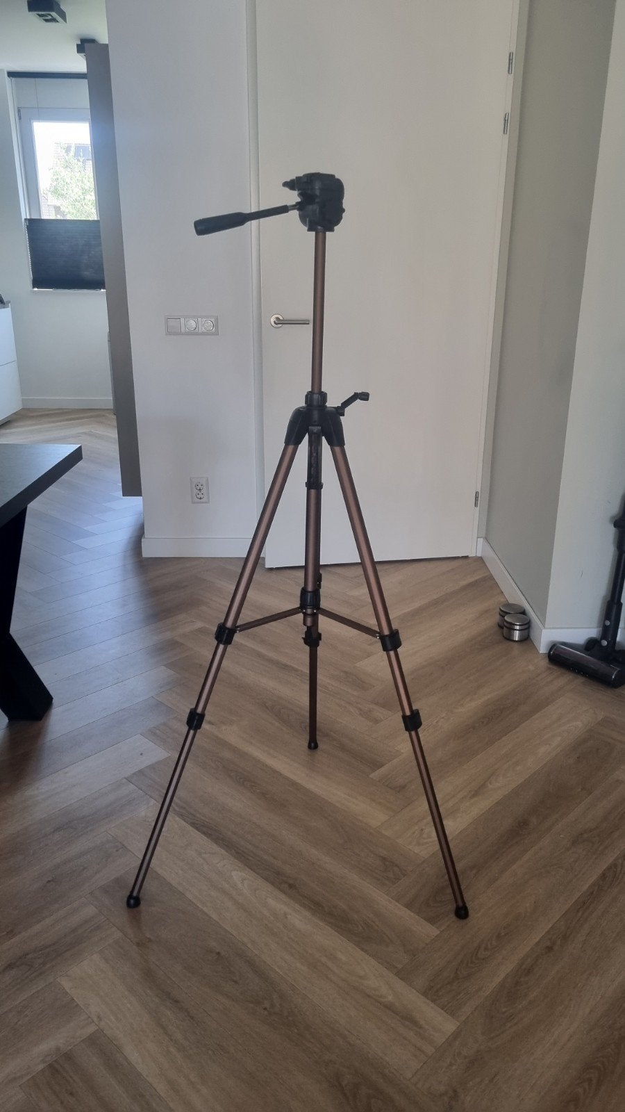 Hama driepoot statief met waterpas, Audio, Tv en Foto, Fotografie | Statieven en Balhoofden, Gebruikt, Driepoot, 125 tot 150 cm