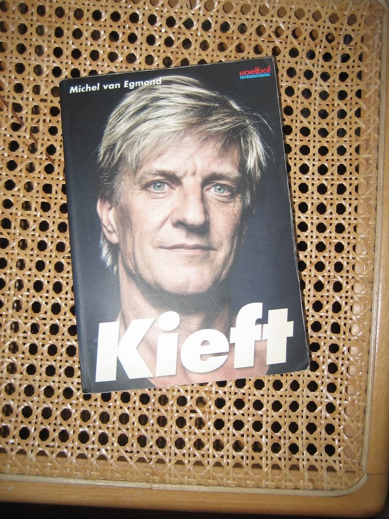 boek voetbal "KIEFT"  - Michel van Egmond, Boeken, Gelezen, Michel van Egmond, Ophalen of Verzenden, Balsport