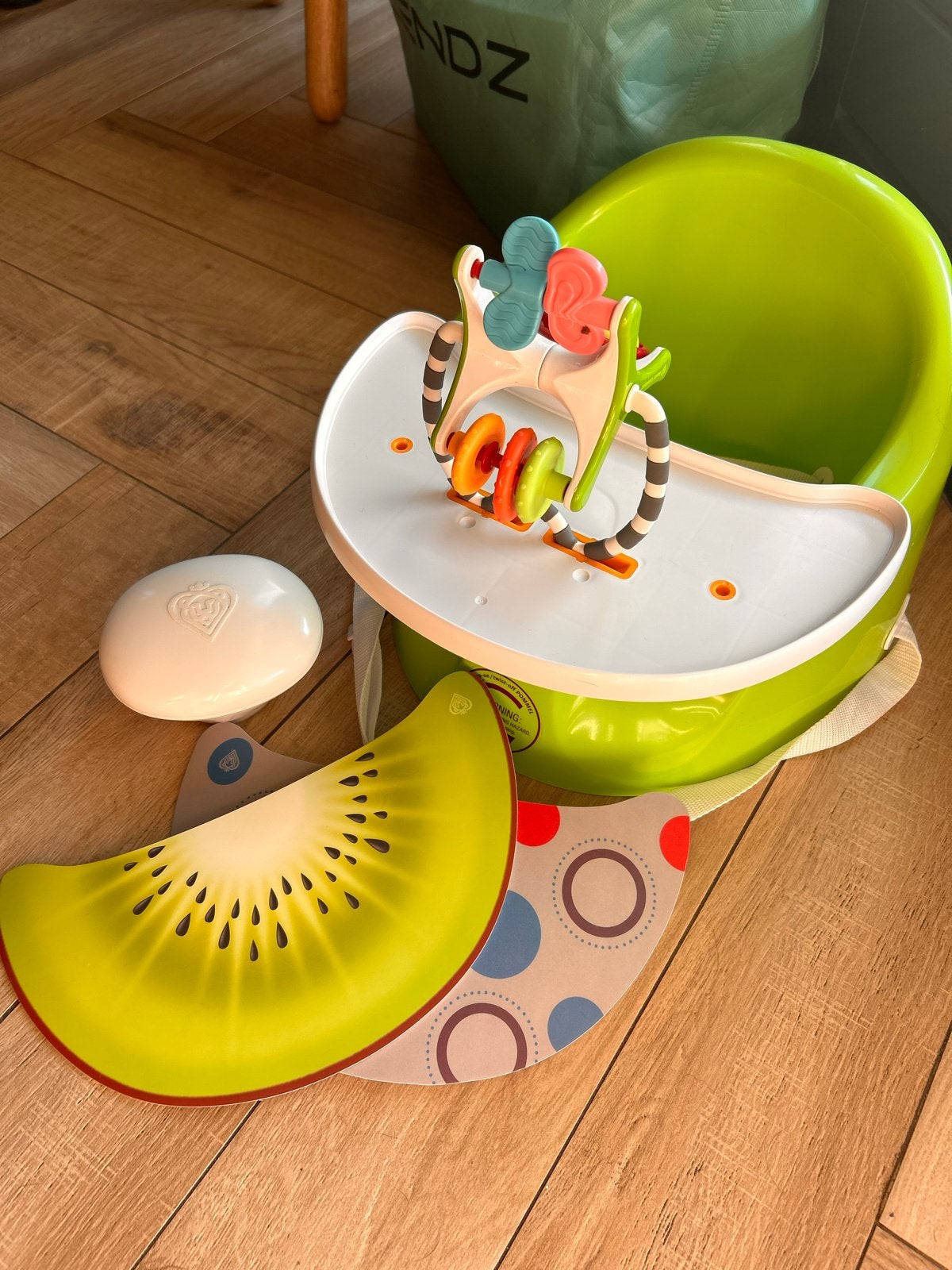 Groene kinderstoel met speelblad en slabbetjes, Ophalen, Gebruikt, Overige typen, Afneembaar eetblad