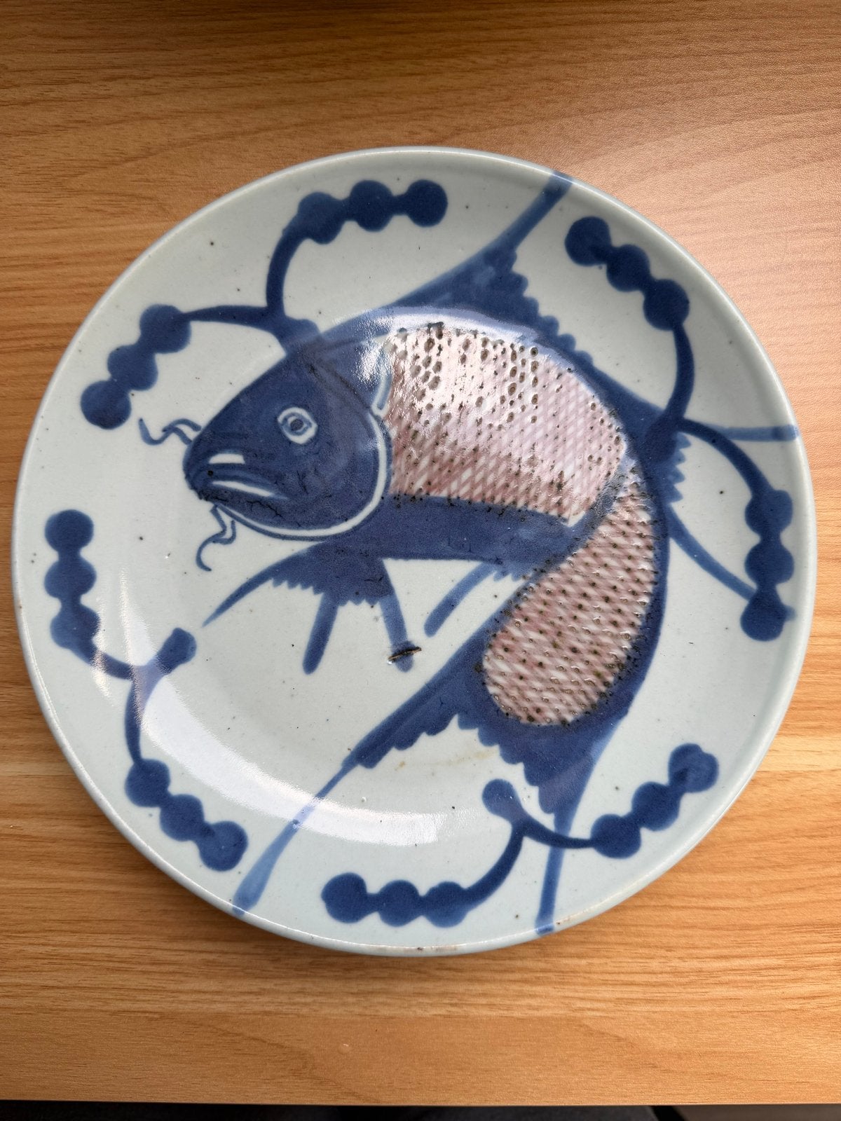 Antiek Chinees bord met karperdecoratie, Ophalen of Verzenden