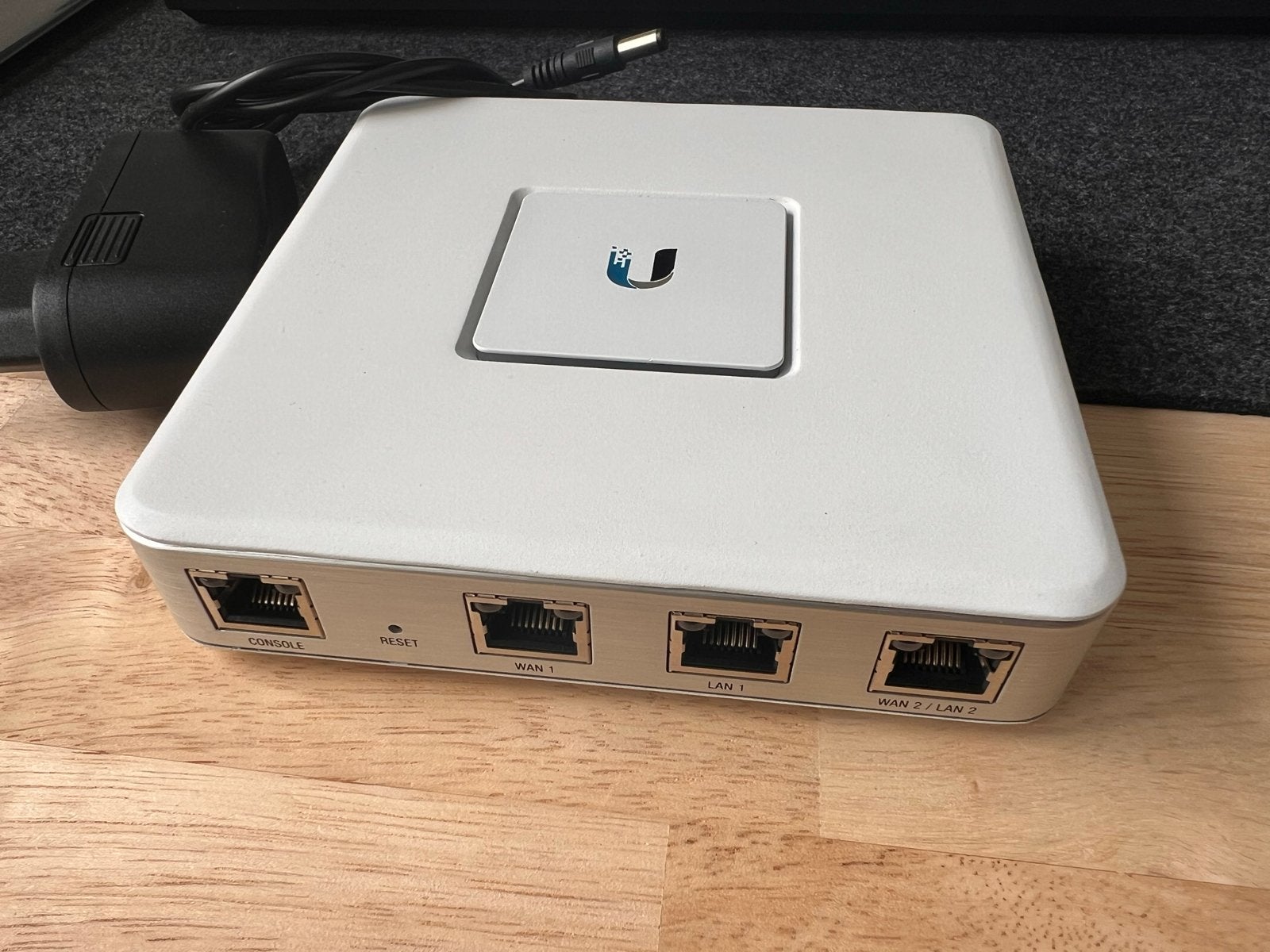 Ubiquiti UniFi Security Gateway (USG), Computers en Software, Routers en Modems, Ophalen, Zo goed als nieuw, Router