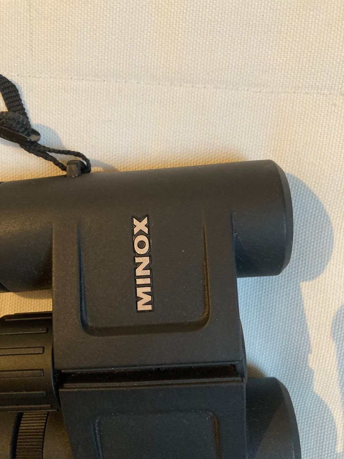 Minox Verrekijker 10x25 - Scherpe en Fijne Kijker, Ophalen of Verzenden, Zo goed als nieuw, 8 tot 12x, Dakkant (recht)