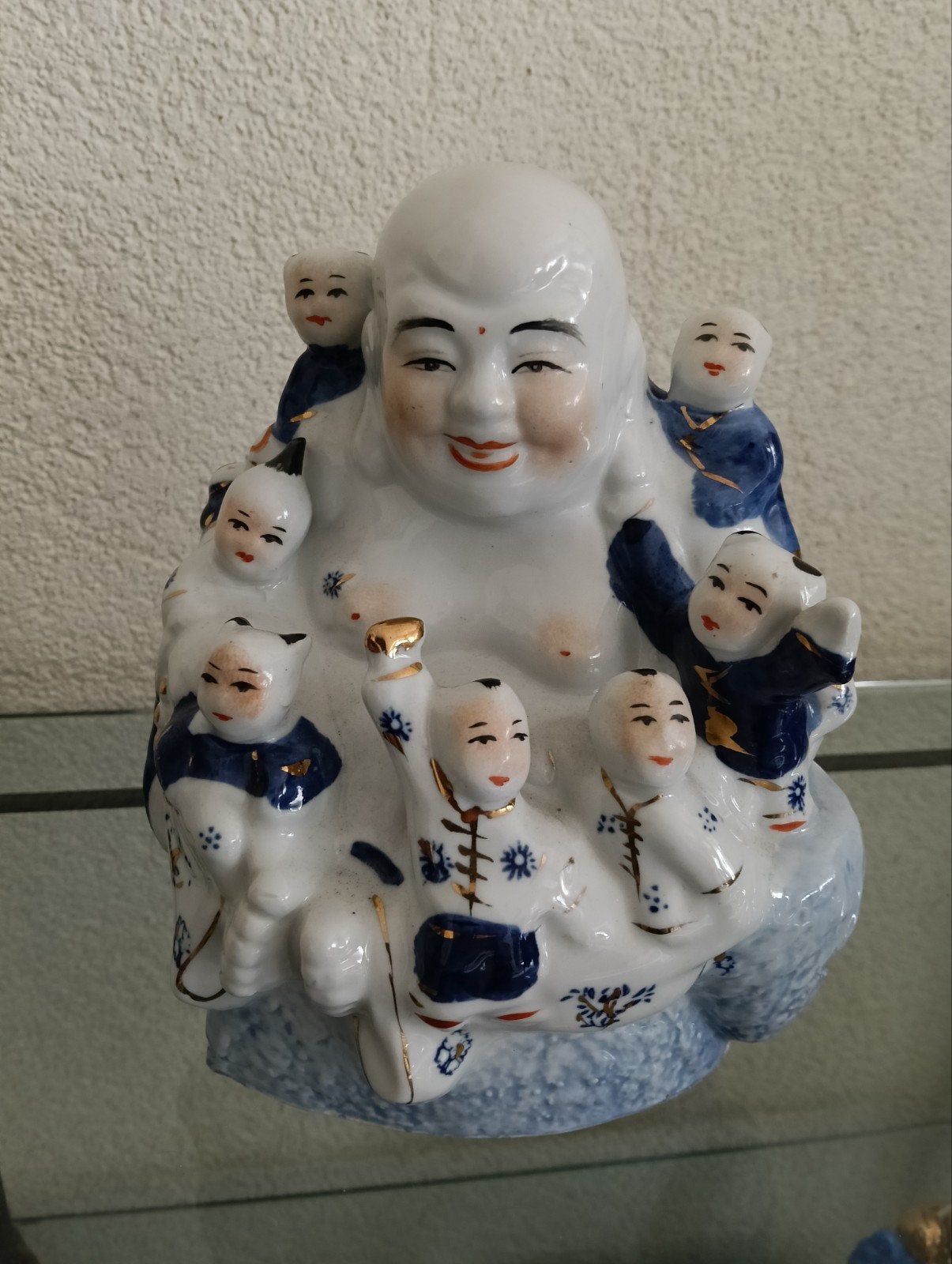 Lachende Boeddha met kinderen - Porselein, Steen/keramiek, Ophalen of Verzenden, Zo goed als nieuw, Meerkleurig