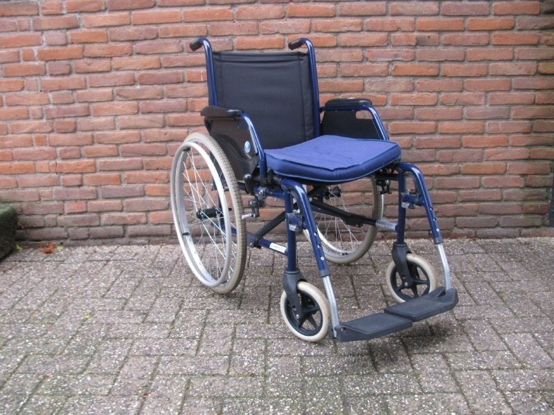 Vermeiren inklapbare rolstoel 48 cm met massieve banden, Ophalen, Inklapbaar, Zo goed als nieuw, Duwrolstoel