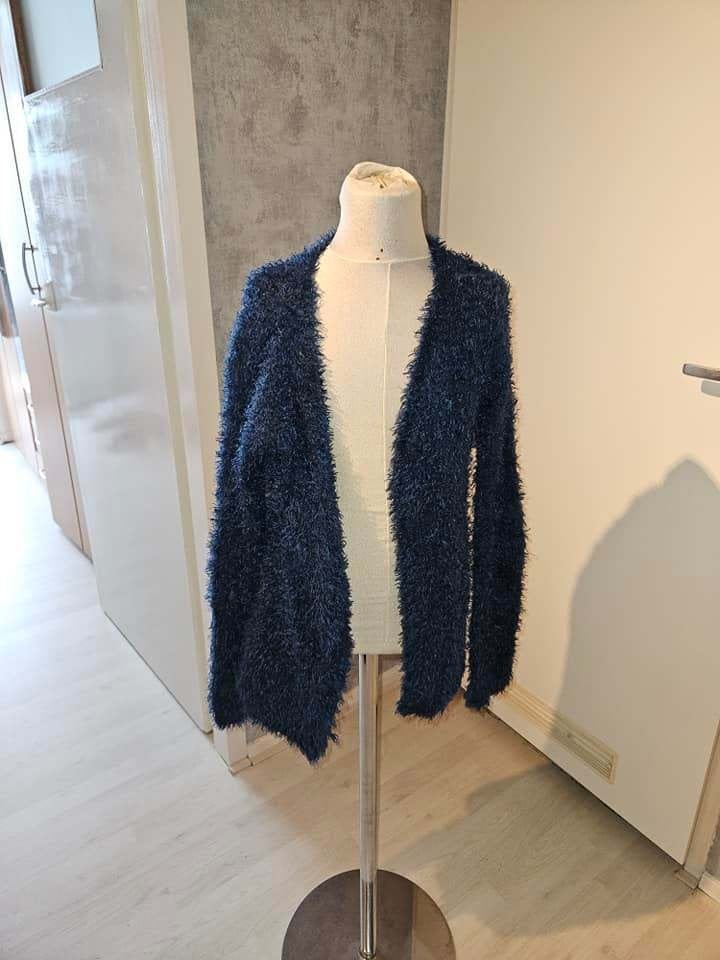 Donkerblauwe pluizige vest/cardigan maat 158, Kinderen en Baby's, Kinderkleding | Maat 158, Gebruikt, Meisje, Trui of Vest, Ophalen of Verzenden