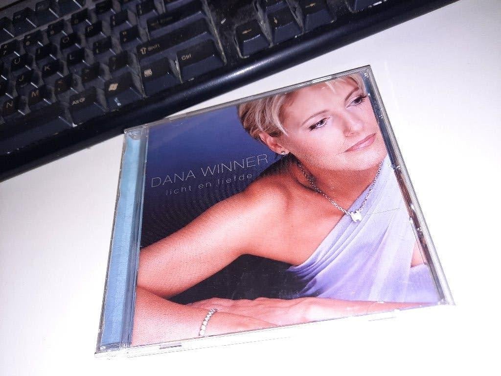 CD GESIGNEERD Dana Winner – Licht En Liefde, Ophalen, Zo goed als nieuw, Levenslied of Smartlap