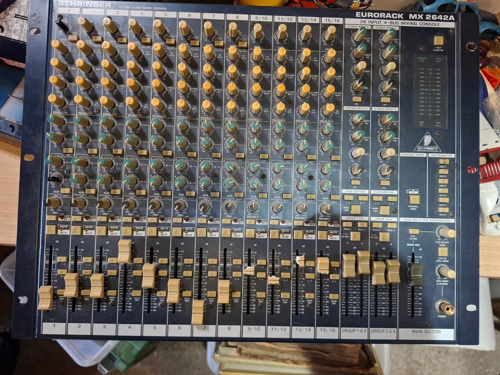 Behringer Eurorack MX2642A Mengpaneel - 26 Input, Muziek en Instrumenten, Ophalen, Gebruikt, Behringer, Microfooningang
