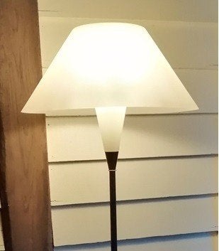 Design vloerlamp van Frans van Nieuwenborg uit jaren 80/90, Huis en Inrichting, Ophalen, Design, E27 (groot), Zo goed als nieuw