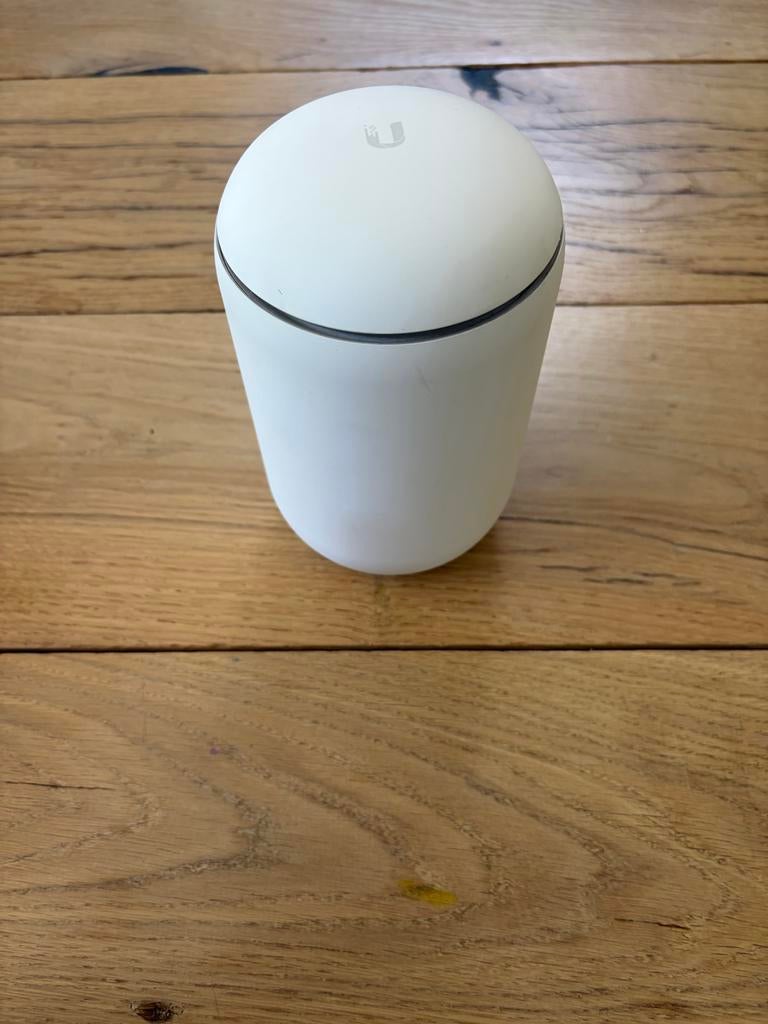 Unifi UDM 6 - UniFi Dream Machine met ophangbeugel, Computers en Software, Routers en Modems, Ophalen, Zo goed als nieuw, Router