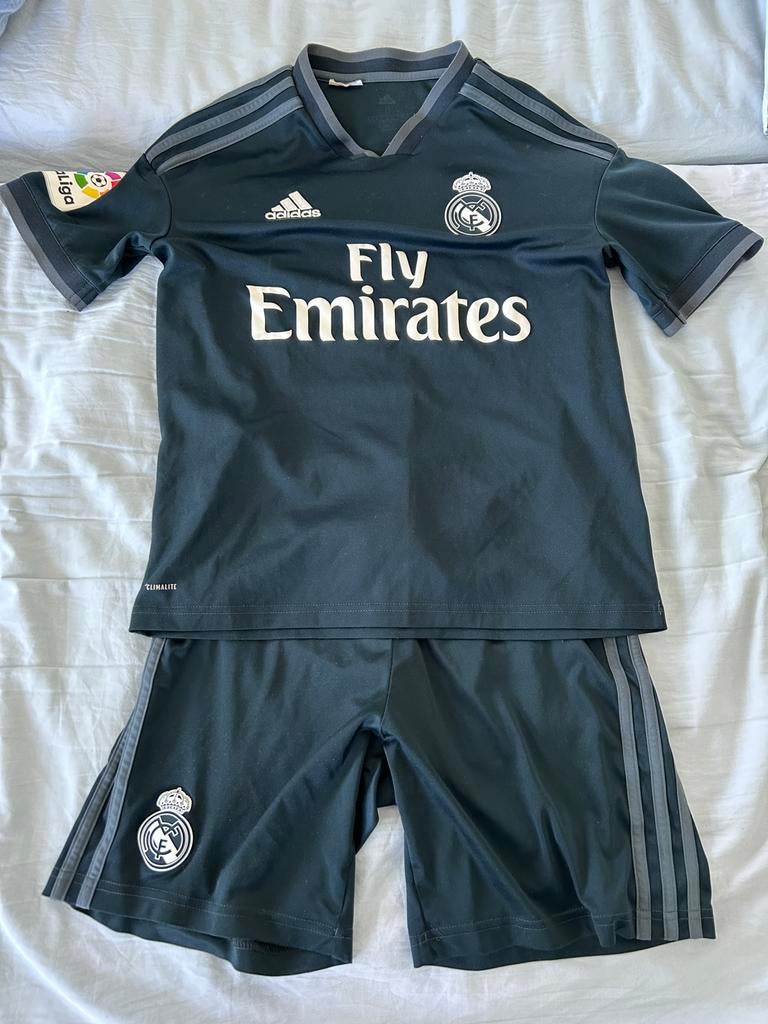 Real Madrid setje maat L kids (origineel), Ophalen of Verzenden, Zo goed als nieuw, Jongen of Meisje