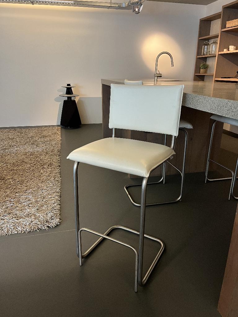 4 luxe leren barstoelen Jess Design - wit leer en RVS frame, Ophalen, Met voetsteun, 60 tot 90 cm, Zo goed als nieuw