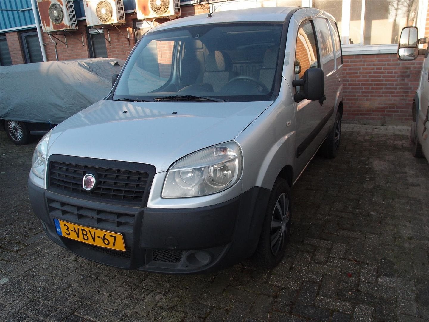 Fiat Doblo . 2 x . 1.3 JTD schuifdeur R. 2 Achterdeuren, 74 pk, Trekhaak, Zilver of Grijs, Handgeschakeld
