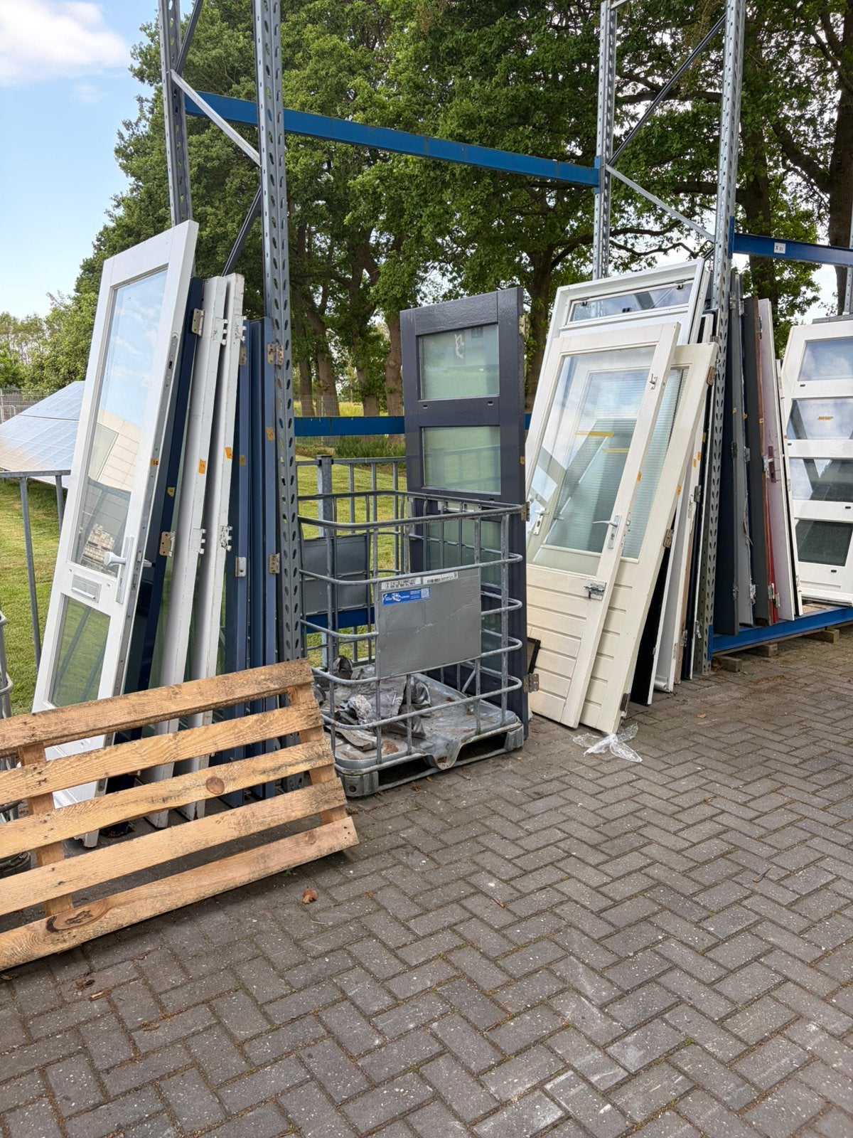 Partij hardhouten buitendeuren | 50+ stuks | Tynaarlo, Doe-het-zelf en Verbouw, Deuren en Horren, Gebruikt, Buitendeur, 200 tot 215 cm