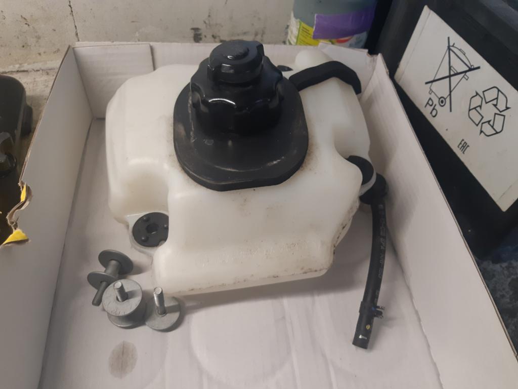 Benzine tank nwe type Suzuki
4 5 en 6pk 4 takt


Rest is ook, Ophalen of Verzenden, Gebruikt, Motor en Techniek