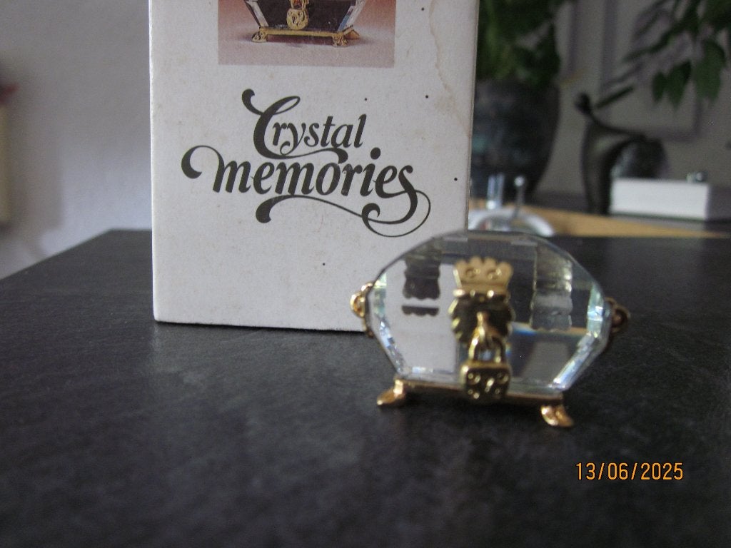 Swarovski Memorie schatkist incl. doos & certificaat, Ophalen of Verzenden, Nieuw, Figuurtje