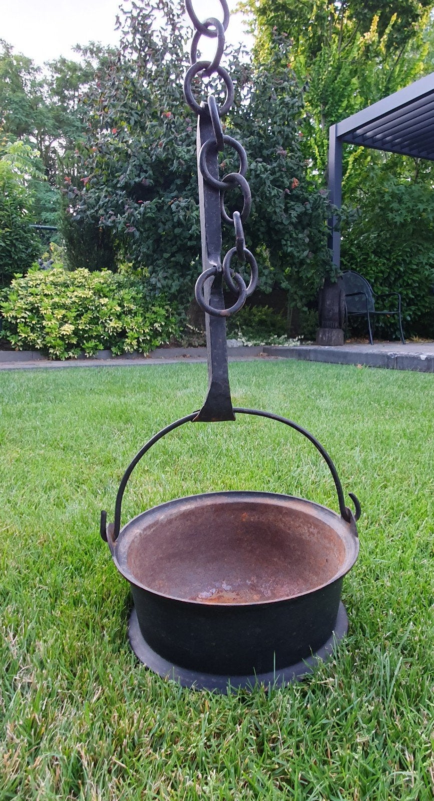 Gietijzeren kookpot / heksenketel met kettingophanging, Ophalen