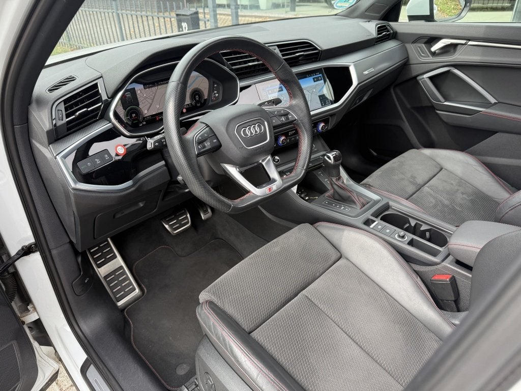 Audi Q3 45 TFSI e S-Line I Pano I Black Optik I Matrix I Cam, Stof, Gebruikt, Zwart, Wit