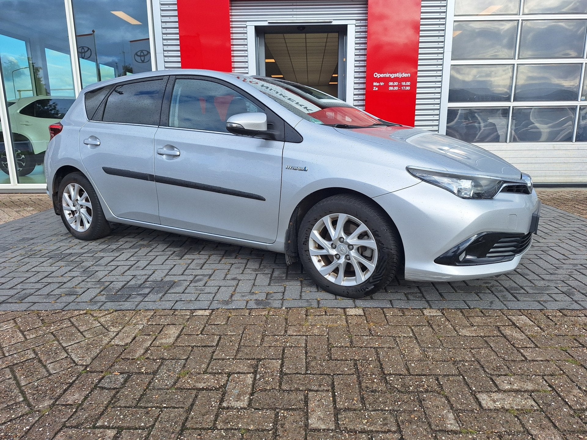 Toyota Auris 1.8 Hybrid Dynamic (bj 2018, automaat), 12 maanden, Gebruikt, Euro 6, 4 cilinders