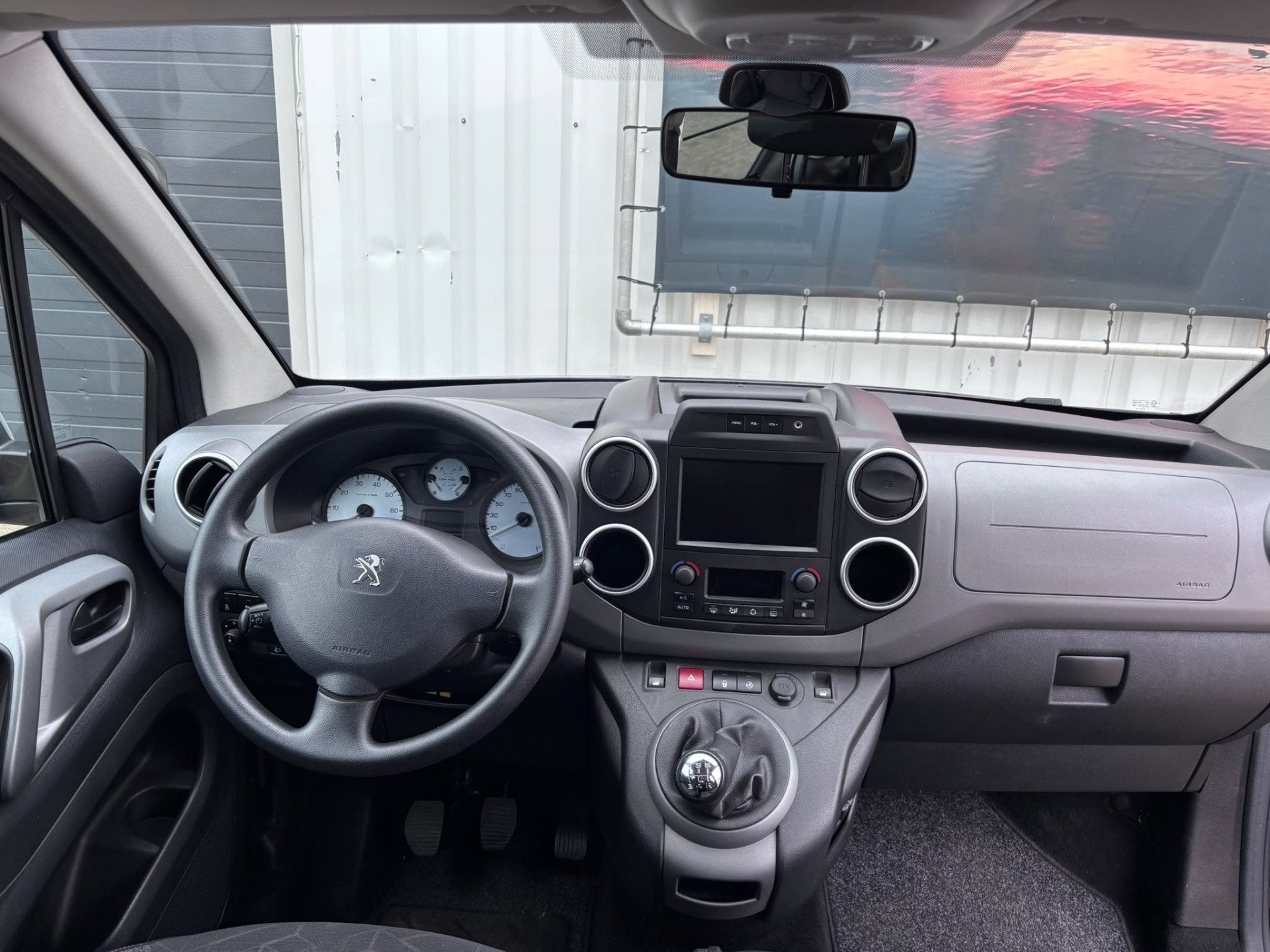 Peugeot Partner Tepee 1.2 Benzine ! 2017 | 1 Eigenaar | Deal, Voorwielaandrijving, Gebruikt, 1199 cc, Leder