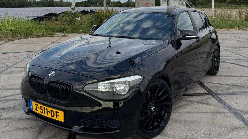 BMW 116i 2013 | 1.6 5DR zwart | Zeer Nette Staat  |, Auto's, BMW, Lichtsensor, 4 cilinders, Zwart, 1200 kg