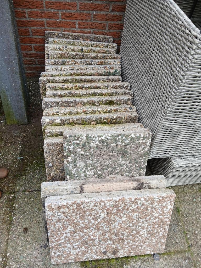 Grindtegels gratis 15 stuks, Ophalen of Verzenden, Gebruikt, Beton, Terrastegels