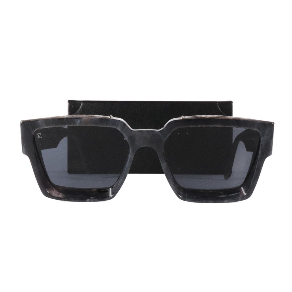 Louis Vuitton 1.1 Millionaires Anthr. Marble Sunglasses, Louis Vuitton, Gebruikt, Support@louisvuitton.com, 2 Rue du Pont Neuf
75001 Paris
France