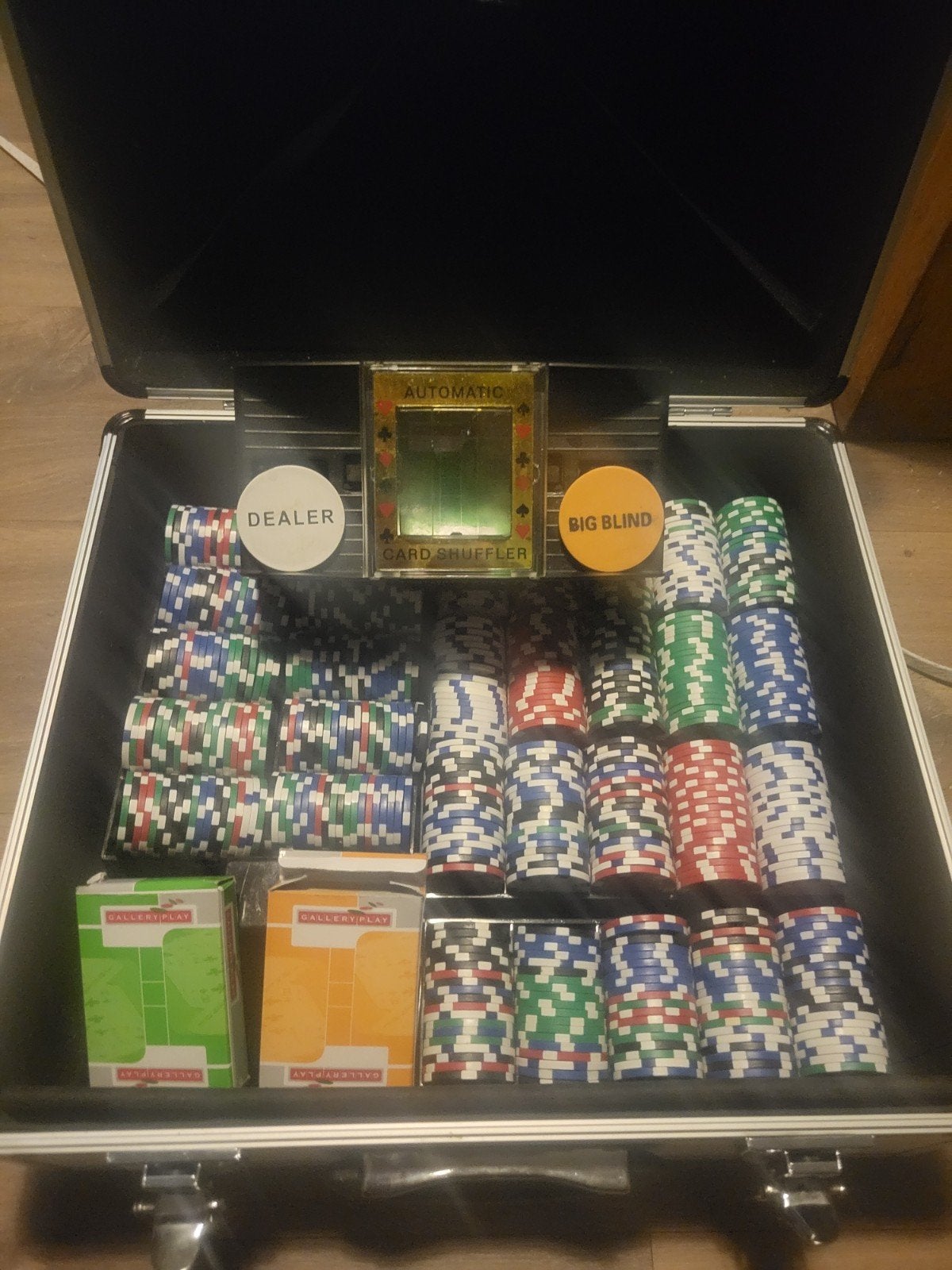 Complete Poker Set met Chips, Kaarten en Shuffler, Vijf spelers of meer, Ophalen of Verzenden, Gebruikt, Gallery Play