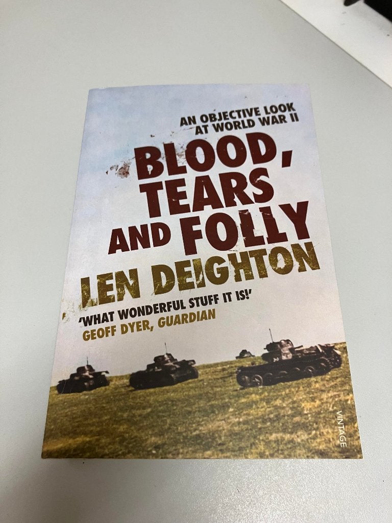 Blood Tears and Folly Len Deighton, Ophalen of Verzenden, Tweede Wereldoorlog, Gelezen, Algemeen