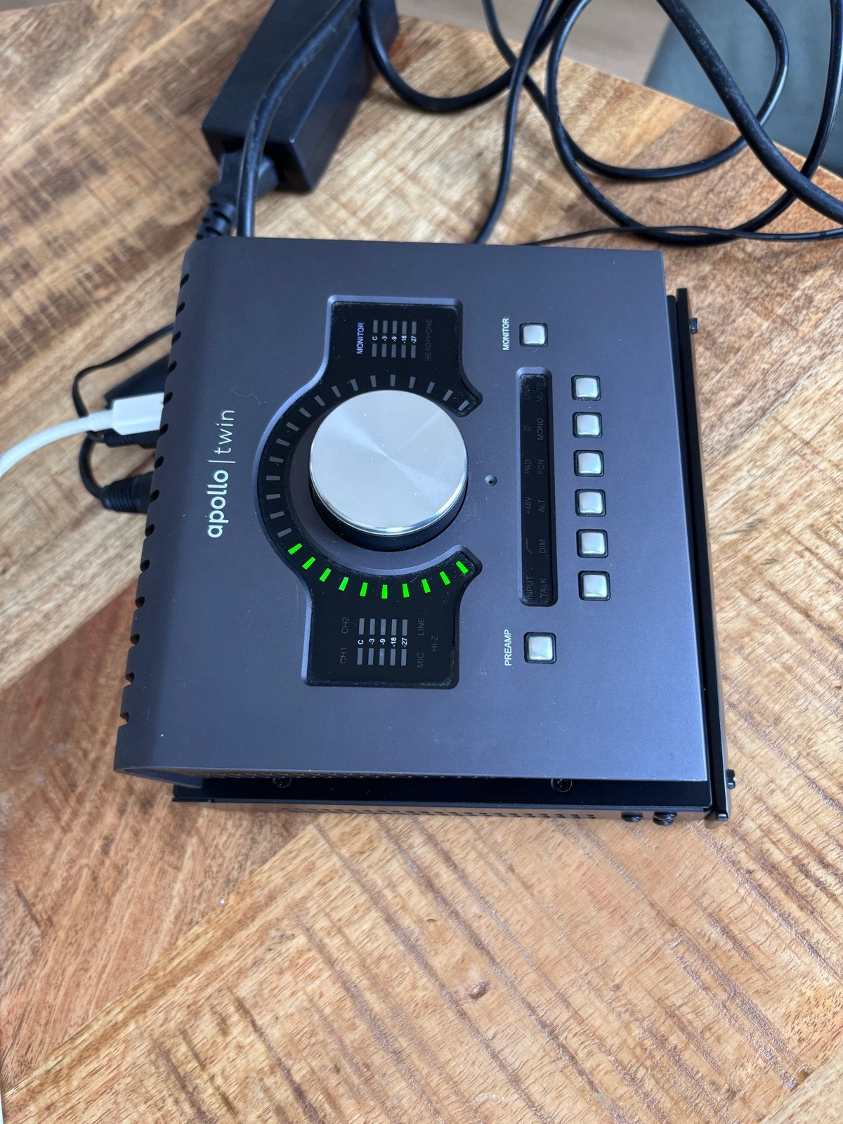 Universal Audio Apollo Twin & UAD-2 Satellite Quad, Ophalen of Verzenden, Zo goed als nieuw, Minder dan 5 kanalen, Microfooningang