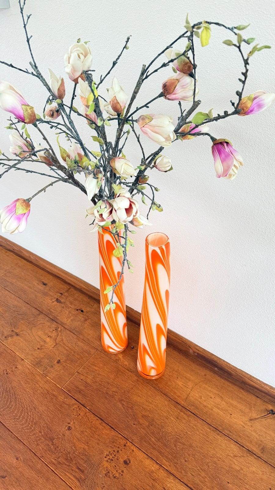 Set van 2 oranje-witte opaline vazen, Antiek en Kunst, Antiek | Vazen, Ophalen of Verzenden