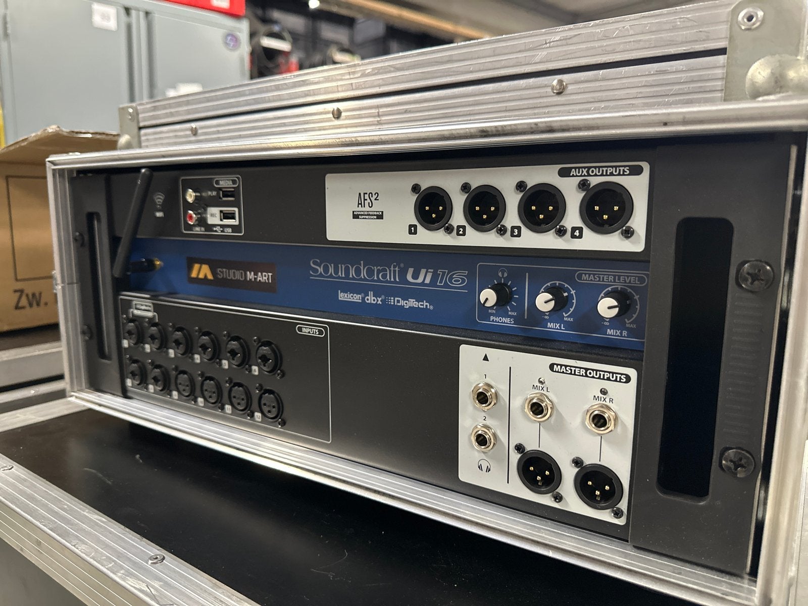 Soundcraft Ui16 digitale mixer in flightcase, Muziek en Instrumenten, Ophalen, Gebruikt