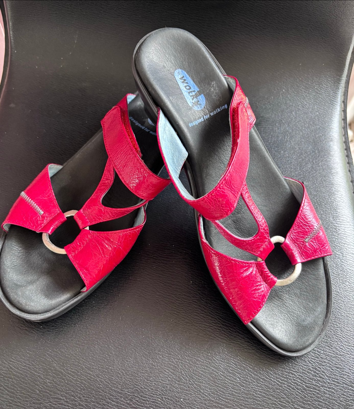 Wolky slippers maat 40 verstelbaar zo goed als nieuw, Ophalen of Verzenden, Zo goed als nieuw, Rood, Slippers