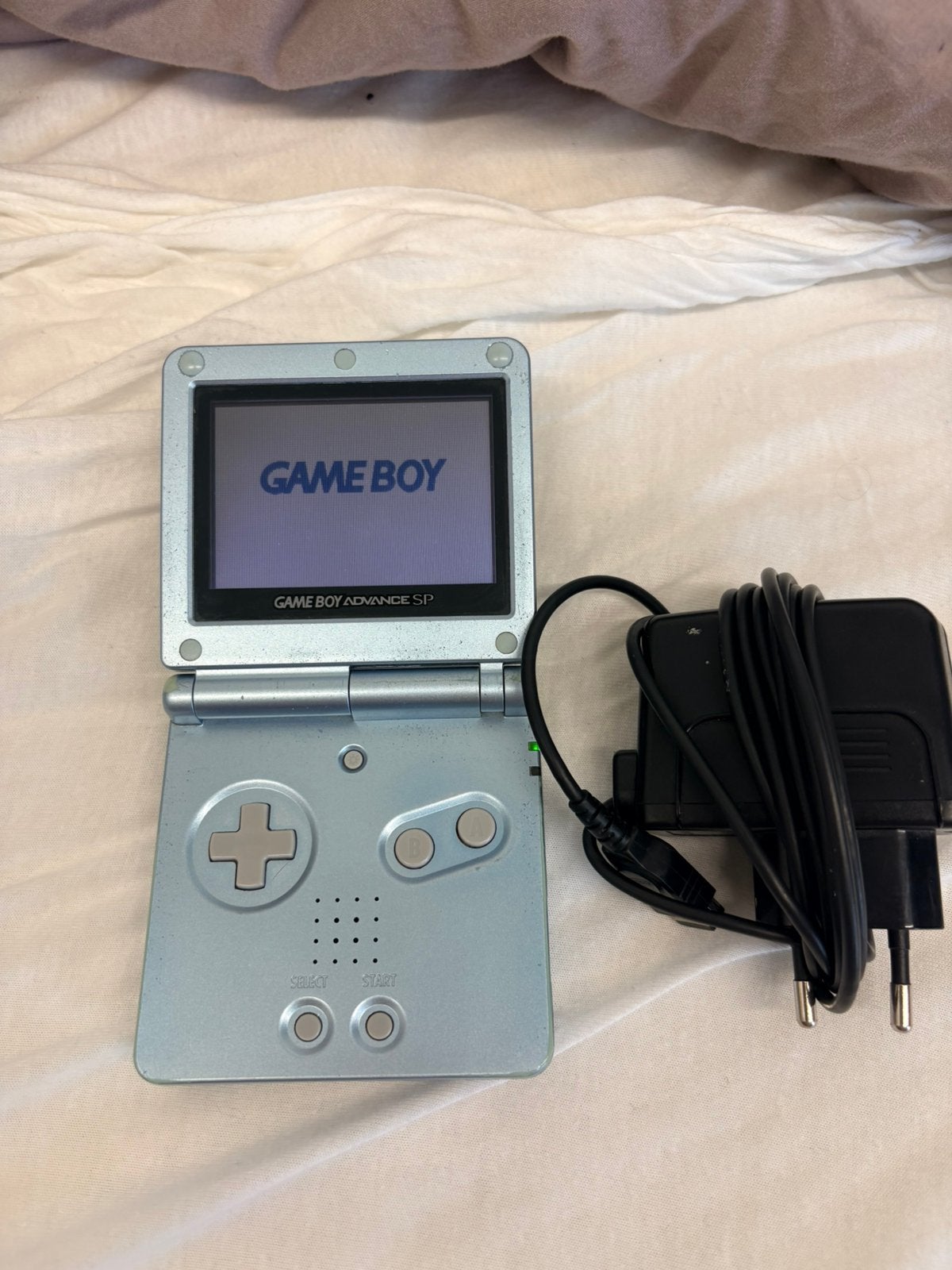Nintendo Game Boy Advance SP Zilver + Oplader, Ophalen of Verzenden, Zo goed als nieuw, Game Boy Advance SP