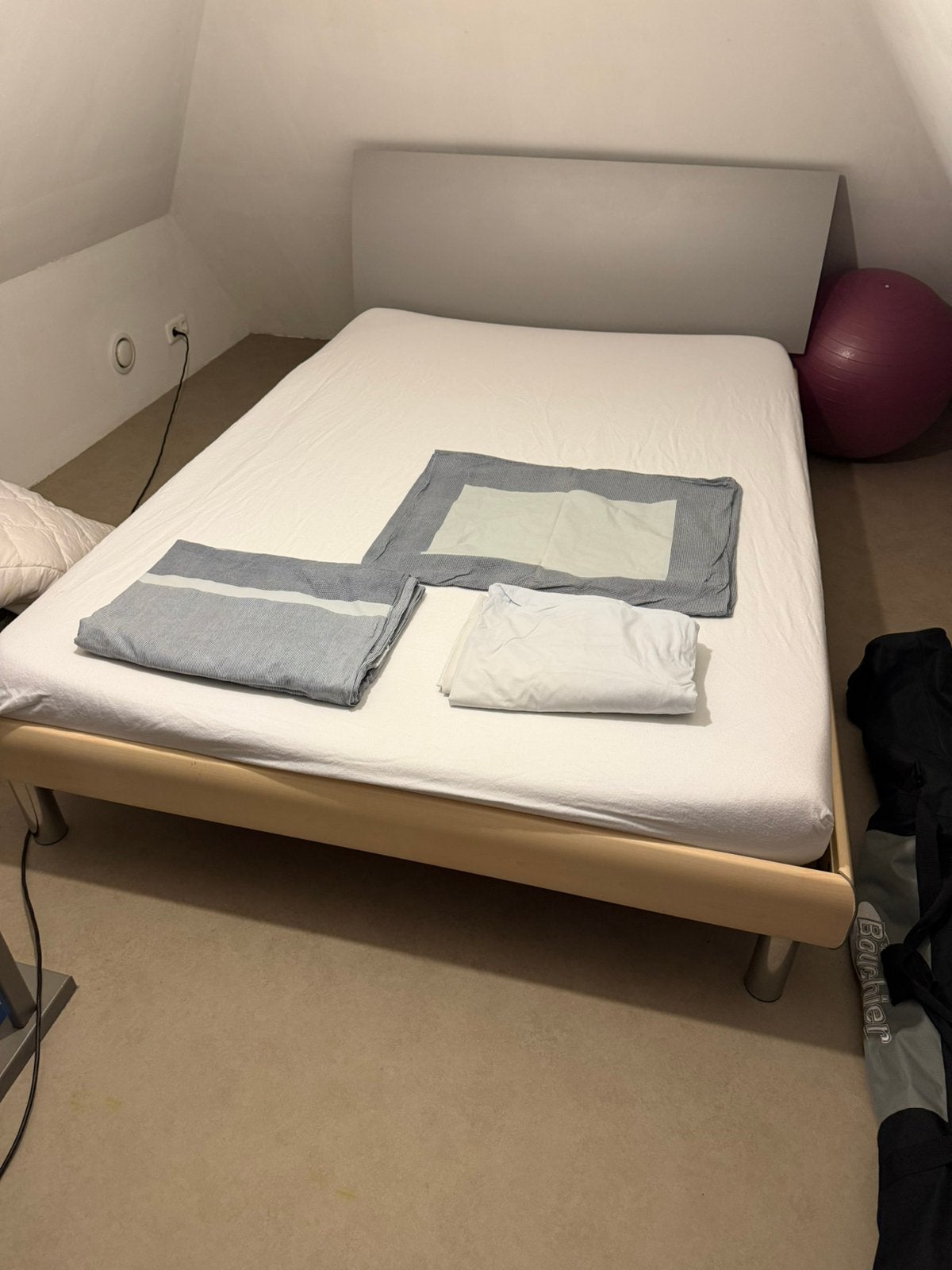 Goed bed inclusief matras en lattenbodem 1,40 X 2,00 m, Huis en Inrichting, Ophalen, Eenpersoons, 140 cm, Zo goed als nieuw