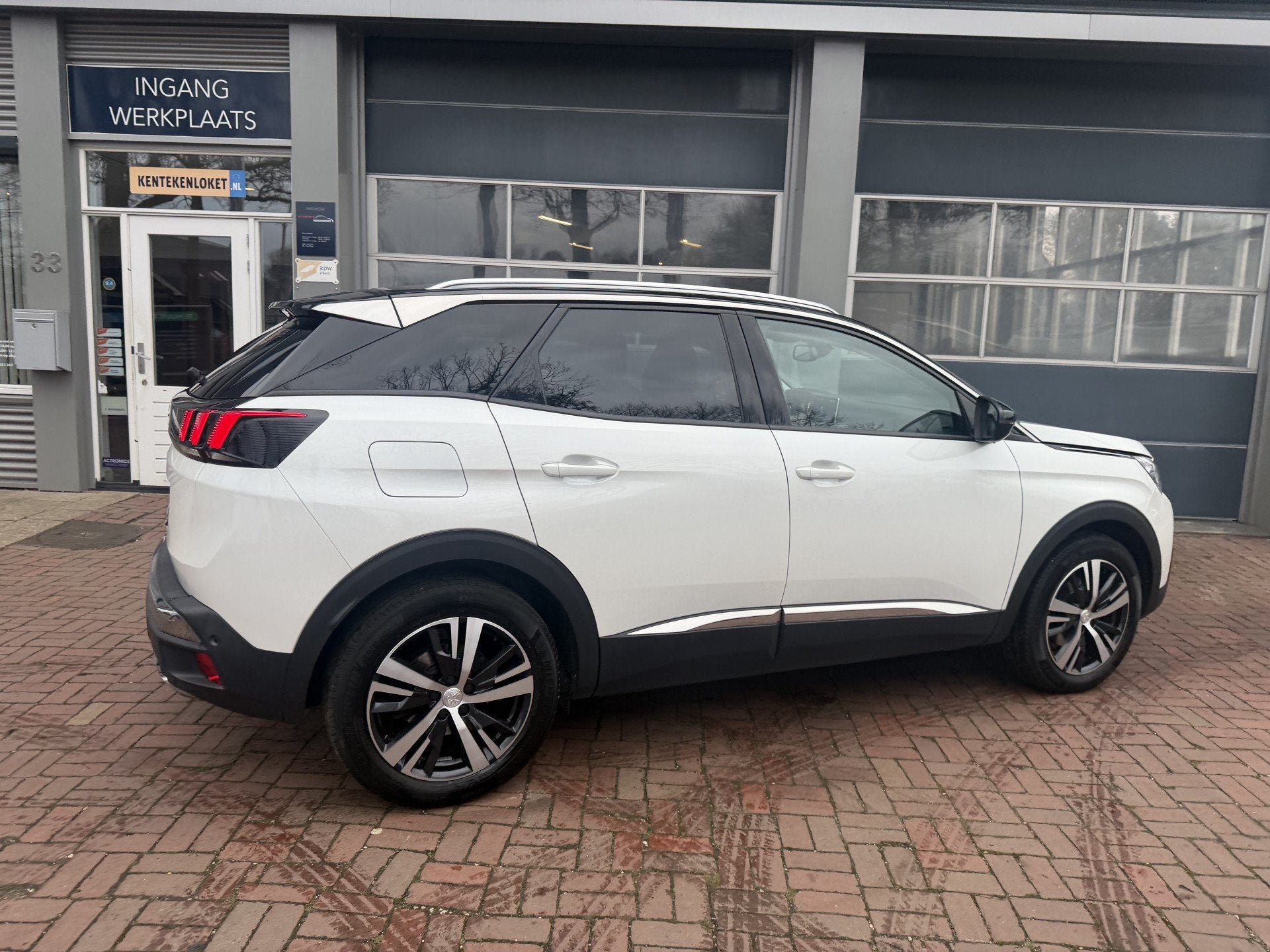 Peugeot 3008 1.2 PureTech Crossway Automaat Bj 2020 Navi,18I, Auto's, Gebruikt, 1199 cc, Leder en Stof, Wit